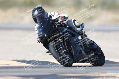 media/Dec-01-2025-Moto Forza (Mon) [[2daa91e15f]]/1-Advanced Group/Session 3 (Turn 3)/